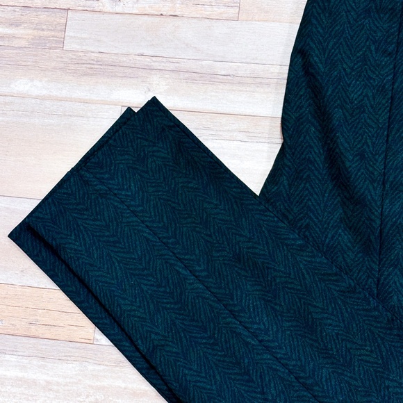 MELANIE LYNE Green and black animal print stretch pants - Picture 3 of 8